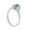 Diamantring i gull 0,06 ct W-SI og smaragd-70286