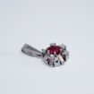 Diamantsmykke med 0,06 ct W-Si og rubin - Bur270158