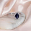 Diamantring i hvitt gull med 0,14ct W-Si og safir - 577252