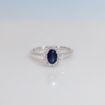 Diamantring i hvitt gull med 0,14ct W-Si og safir - 577252