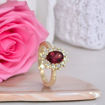Diamantring i gult gull med rhodolitt og diamanter 0,36ct W-Si - Bur573001