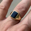 Signetring til herre i gult gull 14 kt med onyx - 56774
