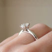 Forlovelsesring i gult gull med oval Lab Grown diamant 0,73 ct River (D) - VS2. Leticia - 18007073LG