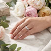 Diamantring i hvitt gull med V-design-125014hv