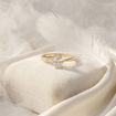 Forlovelsesring i gult gull med Oval Lab Grown diamant i 0.74 ct og River (E) -VVS1 - 18007070LGgg-Oval